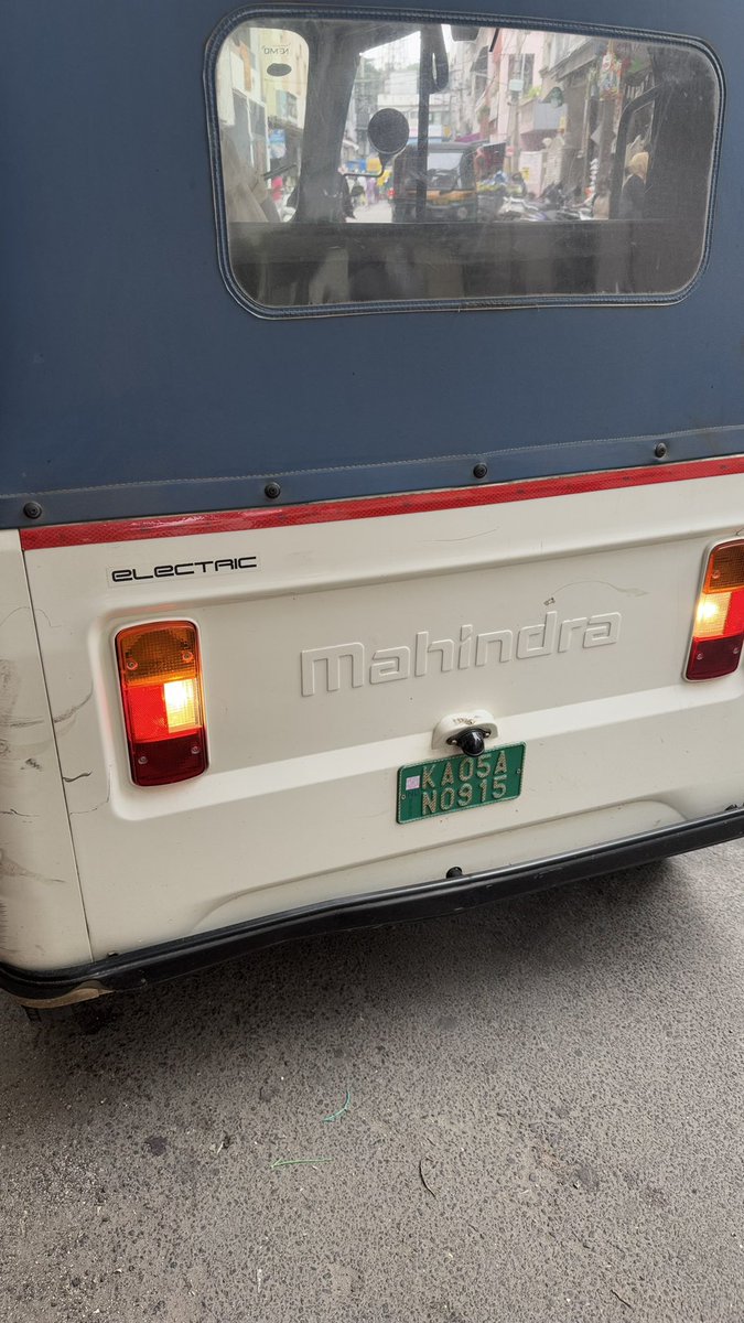 chougley's tweet photo. @blrcitytraffic 
KA05AN0915 auto driver declined to come by meter fare 
Faulty meter 

@rapidobikeapp https://t.co/PLXqUS2ct3