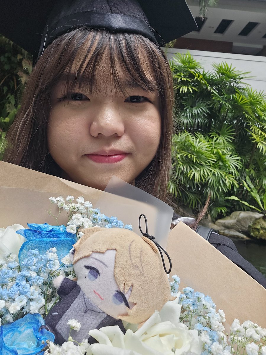 kyanae1004_'s tweet photo. I GRADUATED!!!! https://t.co/eBWbT4PKjx