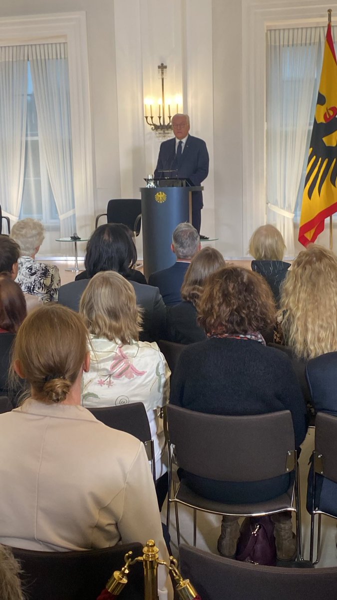 Julien Gathelier (@juliengathelier) on Twitter photo Es sei nicht die Zeit für „Scharmützel“ sondern „politische Verantwortung“ sagt Bundespräsident Frank-Walter Steinmeier. Er sei bereit Neuwahlen auszurufen, wenn der Bundestag die Entscheidung treffe Es sei nicht die Zeit für „Scharmützel“ sondern „politische Verantwortung“ sagt Bundespräsident Frank-Walter Steinmeier. Er sei bereit Neuwahlen auszurufen, wenn der Bundestag die Entscheidung treffe