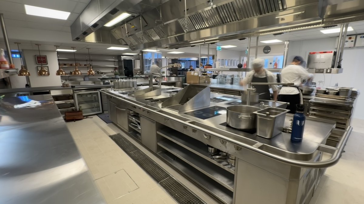 Natalie_Courbet's tweet image. ✨This week’s beautiful installation is a Menu System induction cooking range in collaboration with @BerkeleyProj at an iconic London hotel. Featuring elements like a beautiful curved handrail and sleek stainless steel controls. 👨‍🍳

#ExclusiveRanges #MenuSystem #BerkeleyProjects