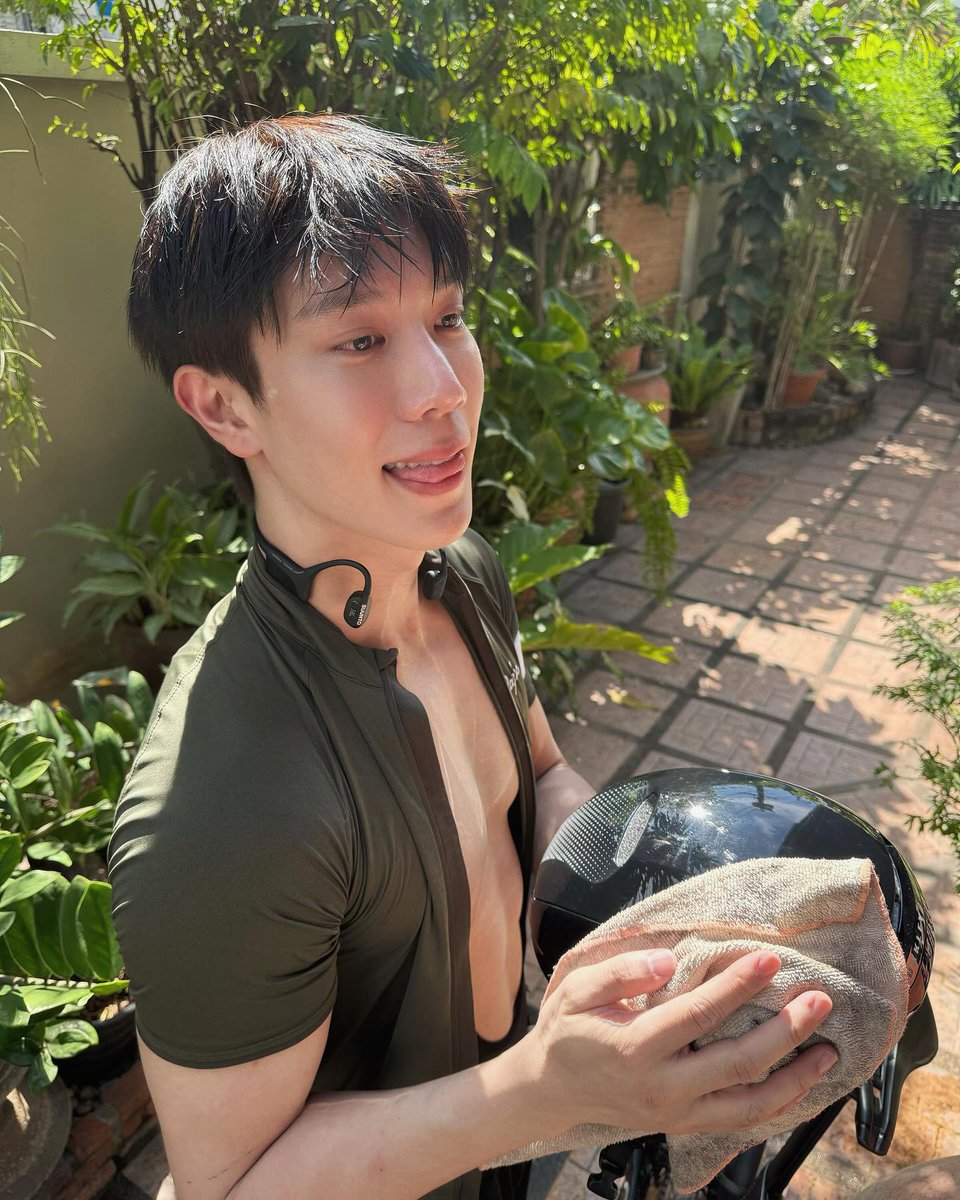 nobody6know's tweet photo. ยอดมนุษย์นักกัดลิ้น กัดทุกที่ กัดทุกโอกาส กัดแล้วหล่อมาก

#grtsp #เกรทสพล https://t.co/SF4GfPXj15