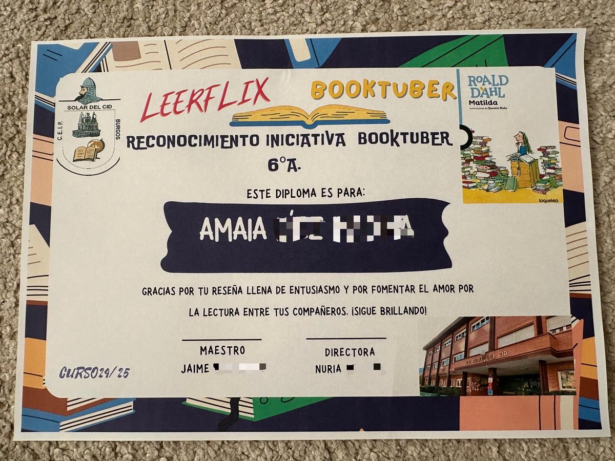 ceipsolardelcid's tweet photo. Los alumnos de 6º del @ceipsolardelcid continuamos con el proyecto de Leeflix. 

Se han entregado los primeros diplomas lectores por su gran labor como #booktubers 

La magia de los libros y el poder de la cámara se unen por un objetivo: el placer por la lectura. 

#leerflix https://t.co/l4SLjU7VKi