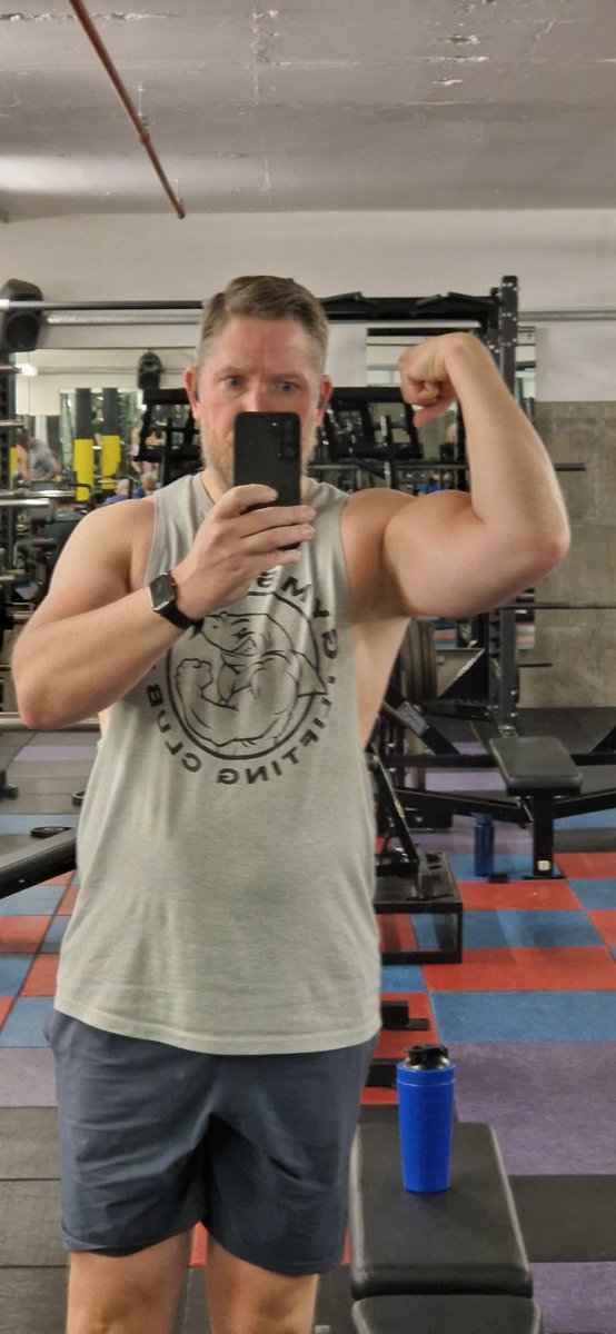 GavinWi79234383's tweet photo. #PullDay 2 of the week. Still too small 💪😅 i mean who doesn't want sleeve destroying #bigbiceps ? 💁‍♂️🤣 #biceps #muscles #bodybuilding #getbig #sizematters #projectmutate #TeamVikingMuscle #gymboxbank #gymbox https://t.co/kxNhqZoaLp
