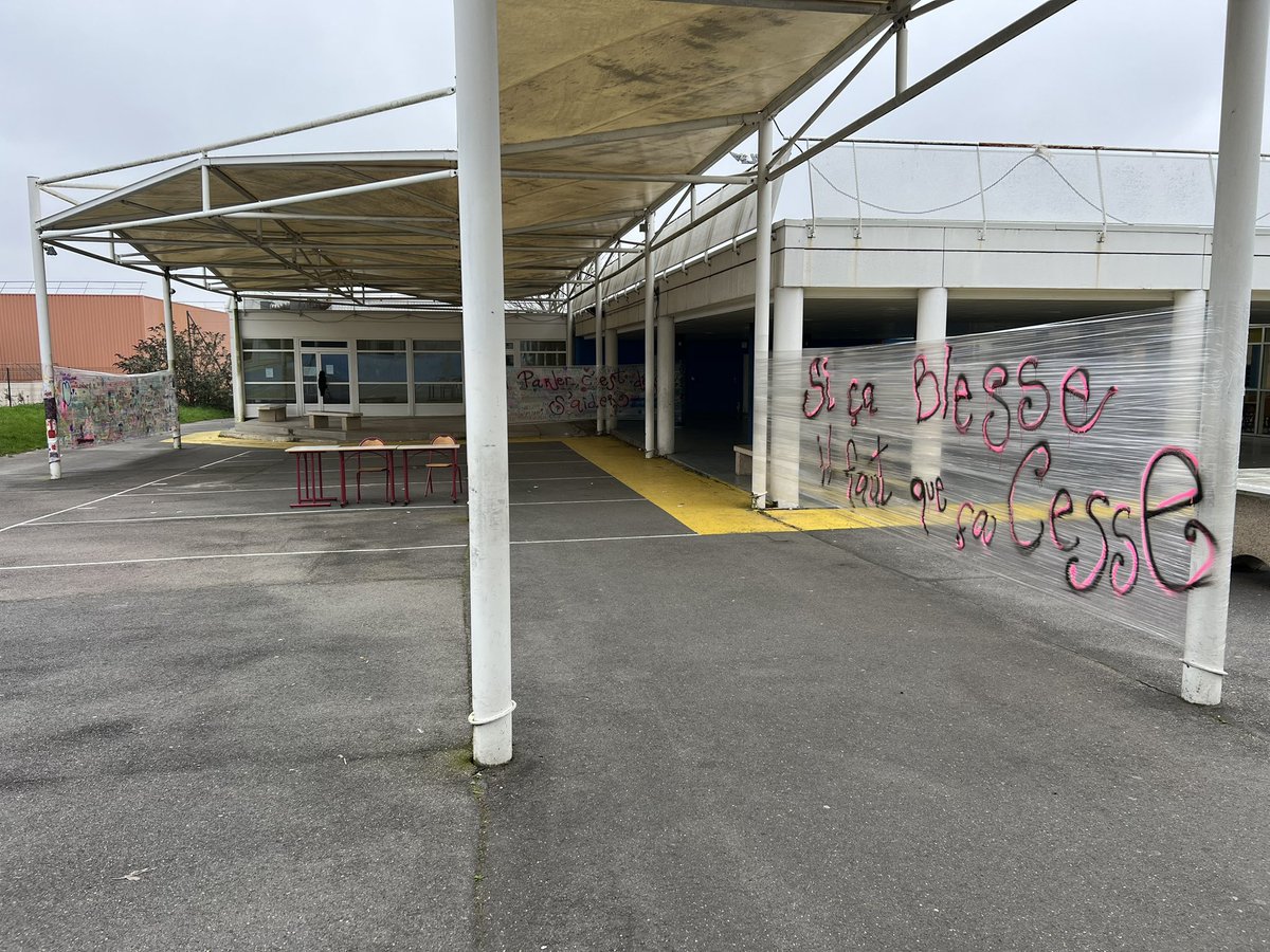 Litaiem Adel (@adellitaiem) on Twitter photo La journée Non au harcèlement bat son plein au collège Wanda Landowska ! Atelier de sensibilisation, distribution de bracelets verts, arbre d’expression dans le hall… La question du harcèlement nous concerne tous !
Cc <a href="/acversailles/">Académie de Versailles</a>
Cc <a href="/ElianPOTIER1/">Élian POTIER</a> La journée Non au harcèlement bat son plein au collège Wanda Landowska ! Atelier de sensibilisation, distribution de bracelets verts, arbre d’expression dans le hall… La question du harcèlement nous concerne tous !
Cc <a href="/acversailles/">Académie de Versailles</a>
Cc <a href="/ElianPOTIER1/">Élian POTIER</a>