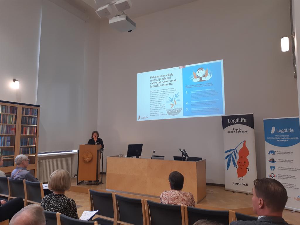 Leg4Life (@leg4life_stn) on Twitter photo Toinen politiikkasuosituksemme on nyt julkaistu! Viestimme: #palkokasvi'en viljelyn lisäämistä tuettava Suomessa ruokaturvan& huoltovarmuuden parantamiseksi. Lue lisää: leg4life.fi/politiikkasuos… <a href="/AgriForHelsinki/">Faculty of Agriculture and Forestry</a> <a href="/LukeFinland/">Luonnonvarakeskus</a> <a href="/Akatemia_STN/">Strateginen tutkimus</a> <a href="/helsinkiuni/">University of Helsinki</a> <a href="/THLorg/">THL</a> #PapujaPallonParhaaksi Toinen politiikkasuosituksemme on nyt julkaistu! Viestimme: #palkokasvi'en viljelyn lisäämistä tuettava Suomessa ruokaturvan& huoltovarmuuden parantamiseksi. Lue lisää: leg4life.fi/politiikkasuos… <a href="/AgriForHelsinki/">Faculty of Agriculture and Forestry</a> <a href="/LukeFinland/">Luonnonvarakeskus</a> <a href="/Akatemia_STN/">Strateginen tutkimus</a> <a href="/helsinkiuni/">University of Helsinki</a> <a href="/THLorg/">THL</a> #PapujaPallonParhaaksi