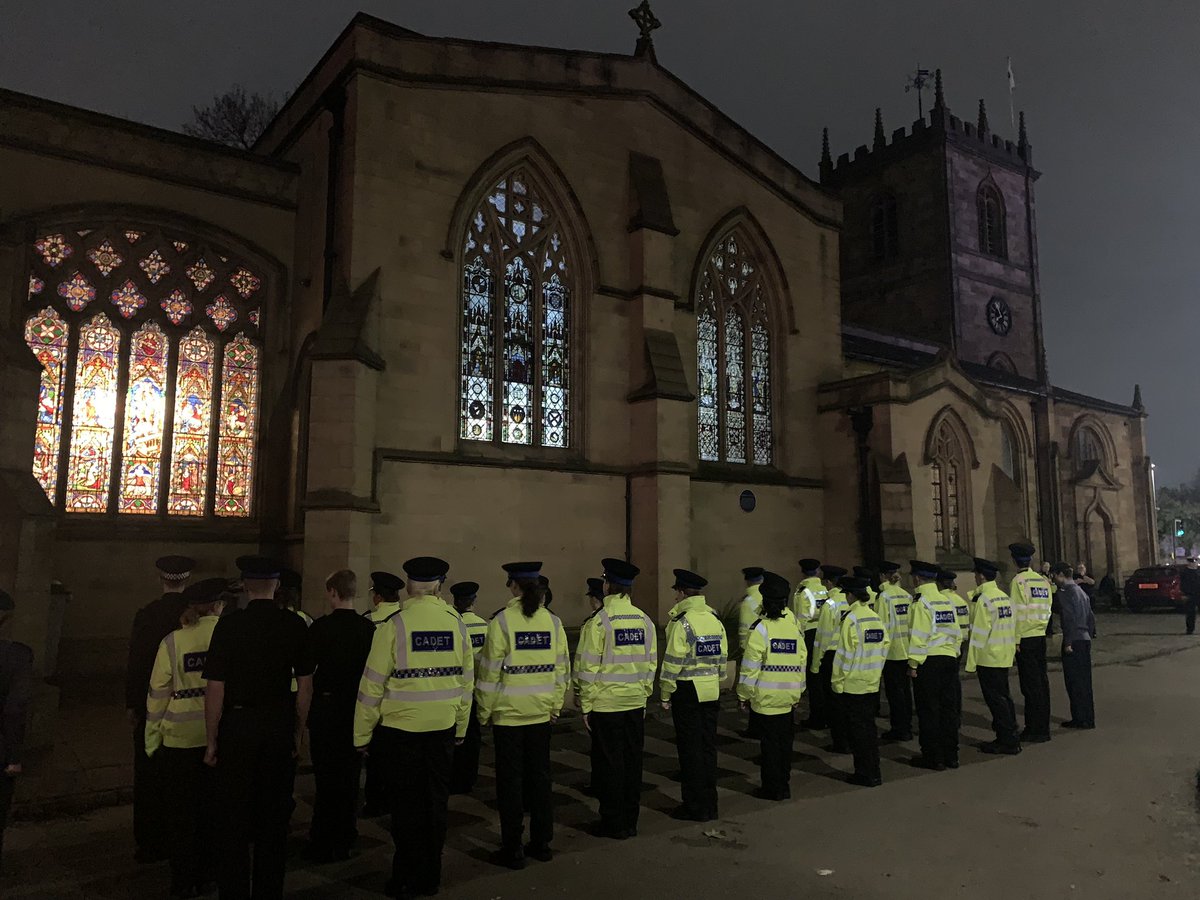 WYP_SallyB's tweet image. Kirklees @WYP_Cadets were put through their paces last night and practiced marching. 
They were taught by Air &amp;amp; Sea Cadets, who were absolutely brilliant.
Hopefully we all move in the right direction on Sunday for the Remembrance Parade! 🤞🏻
