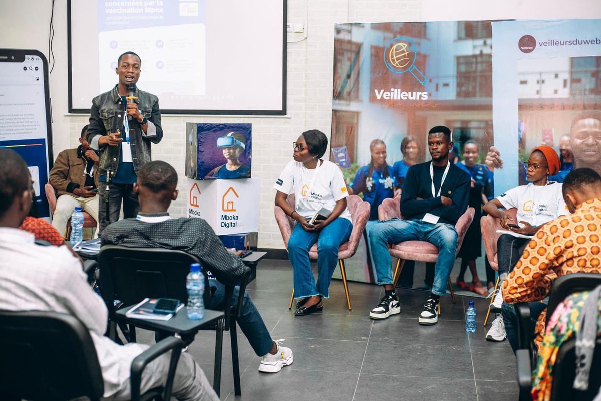 AlomboSonya's tweet photo. #MbokaDigital : Jour 2

En cette deuxième journée, les jeunes ont appris les notions de prévention sur les abus, harcèlements et exploitations sexuels (PSEA).

Au cours d’un panel, ils ont été formés pour renforcer la résilience du système de santé face à une crise sanitaire. https://t.co/iJEHd1AtiC