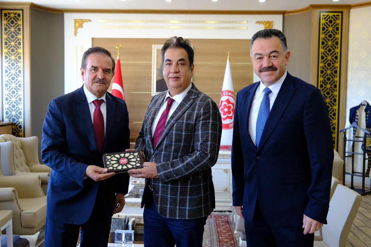 Türkiye Spor Yazarları Derneği (TSYD) Genel Merkez Şubeler Sorumlusu Kemal Çağlayan, TSYD Sivas Şube Başkanı Ali Yavuz ve yönetim kurulu üyeleri, bizlere hayırlı olsun ziyaretinde bulundu. Kendilerine nazik ziyaretlerinden dolayı teşekkür ederim.