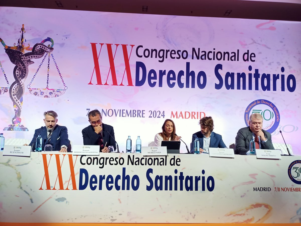 aeds_es's tweet photo. 🗨️ "Estas herramientas han sido una revolución en el sector sanitario. Cada vez más es habitual ver en las noticias las ventajas de la #IA en salud, pero también sus riesgos, por ello es importante realizar una apuesta ética y jurídica", señala  Raquel Murillo Solís, Directora General de @amaseguroses en #30DerechoSanitario