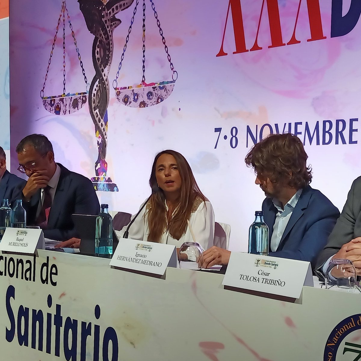 aeds_es's tweet photo. 🗨️ "Estas herramientas han sido una revolución en el sector sanitario. Cada vez más es habitual ver en las noticias las ventajas de la #IA en salud, pero también sus riesgos, por ello es importante realizar una apuesta ética y jurídica", señala  Raquel Murillo Solís, Directora General de @amaseguroses en #30DerechoSanitario