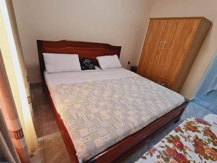 Nice apartment for rent at kicukiro kagarama
Fully furnished
Price $600
2bedrooms
2bathrooms
tel: 0788350060