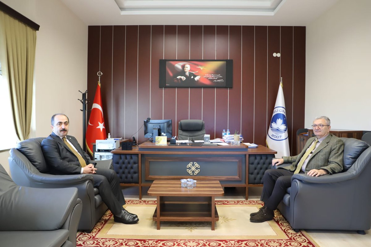 Kurumumuzun yurt genelindeki tüm üniversitelerde kurmakta olduğu "Türk Tarih Kurumu Yüzüncü Yıl Kitaplığı" nın yirmincisi Türk Tarih Kurumu Başkanı Prof. Dr. Yüksel Özgen, Kırklareli Üniversitesi Rektör Yardımcısı Prof. Dr. Nurettin Aka, idari ve akademik personel ile