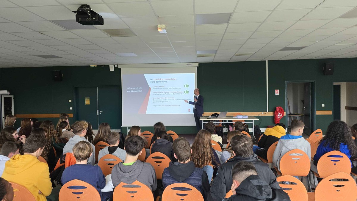 Le 16 octobre 2020 marque le début de nos interventions dans les écoles et la mémoire de Samuel Paty. 

Depuis, nous œuvrons chaque jour pour éveiller la jeunesse aux valeurs de la démocratie.

Cette année encore, nous étions au collège de Bueil !