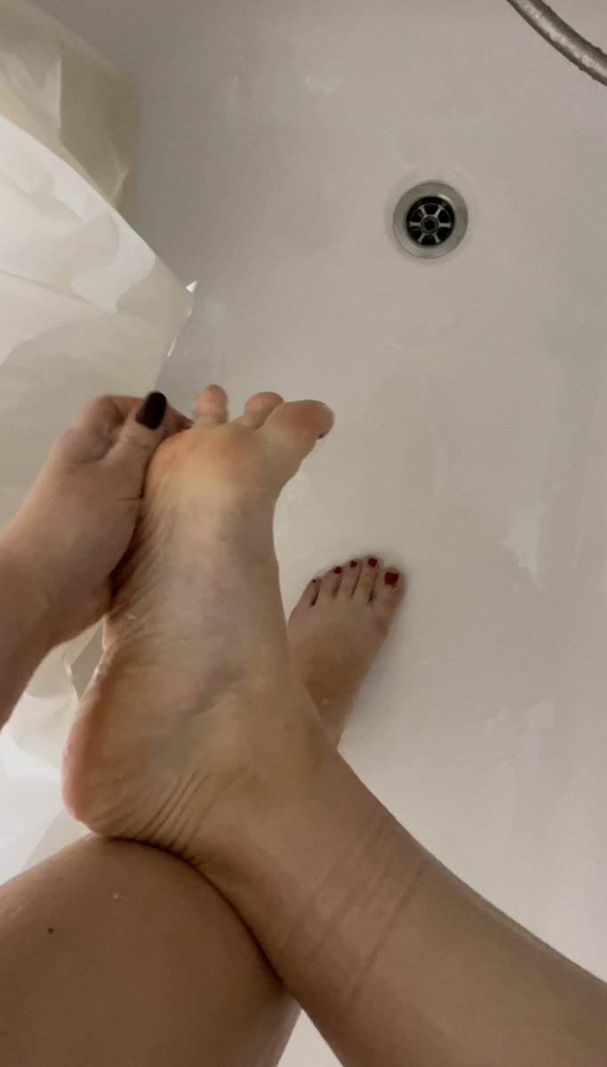 DominujacaPara's tweet photo. Widzis te stopki? Masz je wylizać żebym nie musiała ich myć. Na kolana frajerzy i do roboty

@rt_feet @rt_feet_backup @RT_FindomFeet @rtfindom @rtfeetslave1 @PolishFindomFan @PolishFootSlave @PromoFinDomPL https://t.co/HTewLOVute