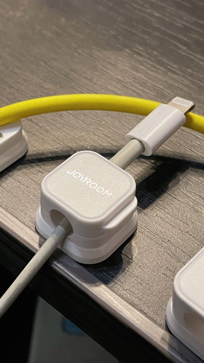 JOYROOMofficial's tweet image. Transform your workspace with the #JOYROOM Magnetic #CableHolder—where functionality meets elegance for a seamless, clutter-free experience! ✨🔌 Tidy up your cables and elevate your creative space with ease.
#JOYROOMorganizeyourlife
#CompactOrganizer #TechUpgrade