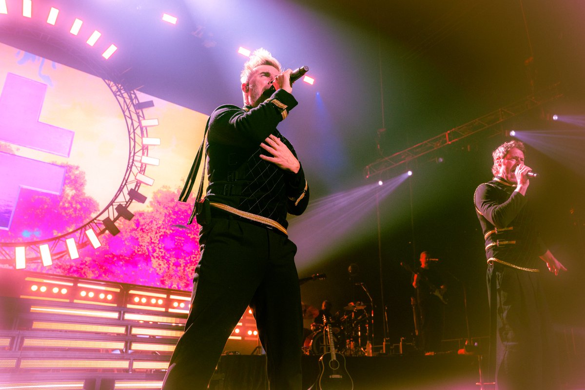 takethat's tweet photo. Another fantastic evening on tour! Melbourne you were incredible! 🙌🏻
#ThisLifeOnTour https://t.co/SsWwILkJxL