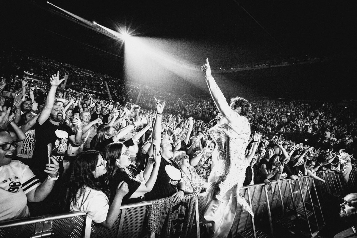takethat's tweet photo. Another fantastic evening on tour! Melbourne you were incredible! 🙌🏻
#ThisLifeOnTour https://t.co/SsWwILkJxL