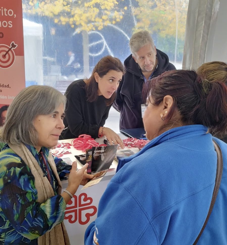 CaritasMadrid's tweet photo. Hoy estamos con nuestra vicaría VII en la I Feria Majadahonda Emplea.
Así actúa el Servicio Diocesano de Empleo, nuestras empresas de inserción y los recursos de formación en esta zona.
#empleo #insercion #formacion #agenciacolocación #ponteenmodoon #enmodoon #conexion https://t.co/aGU4Pyk7o1