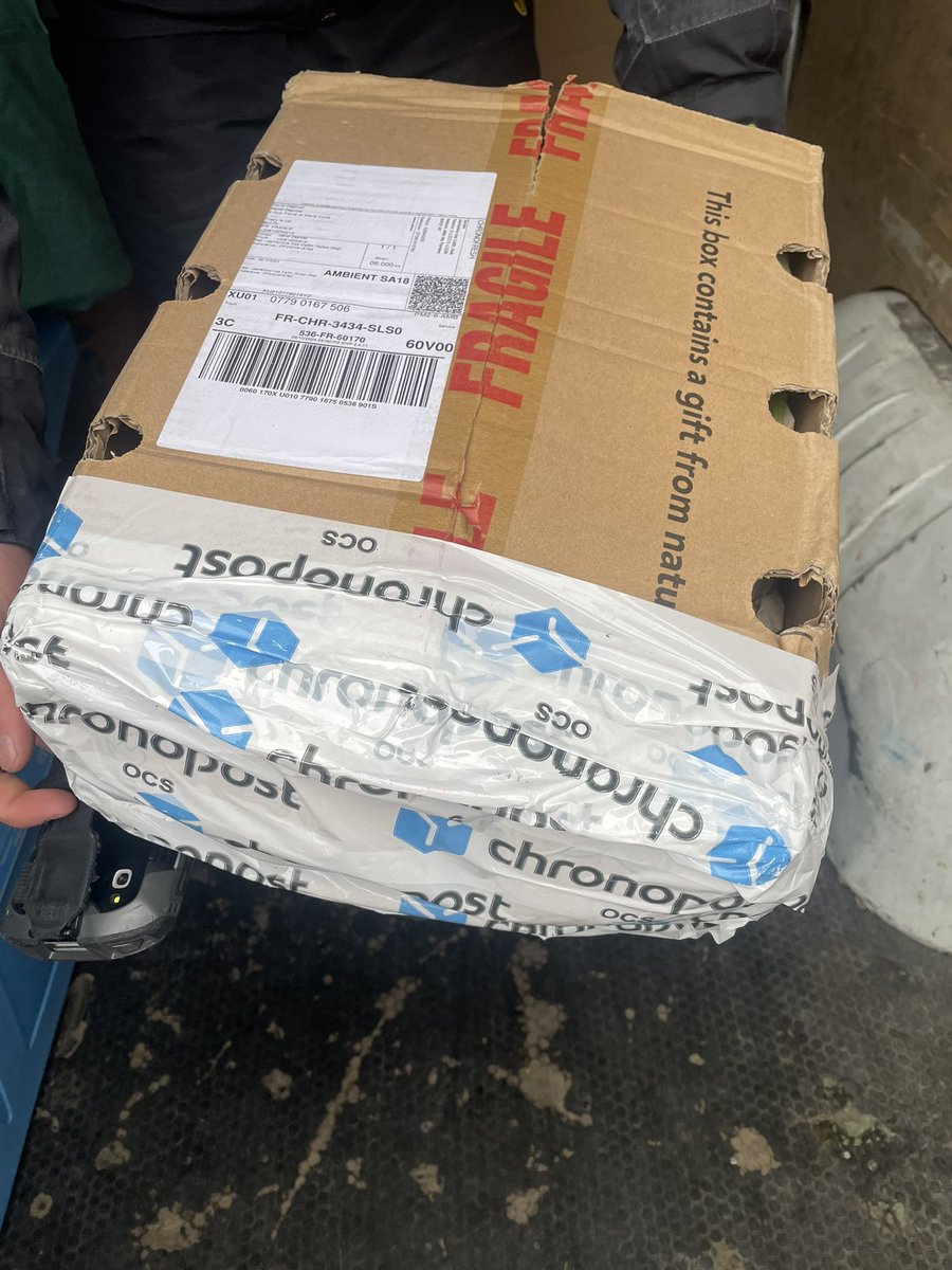 LeTiDav's tweet photo. @Chronopost Des produits frais, c’est une honte. https://t.co/ndGwuaX0AL