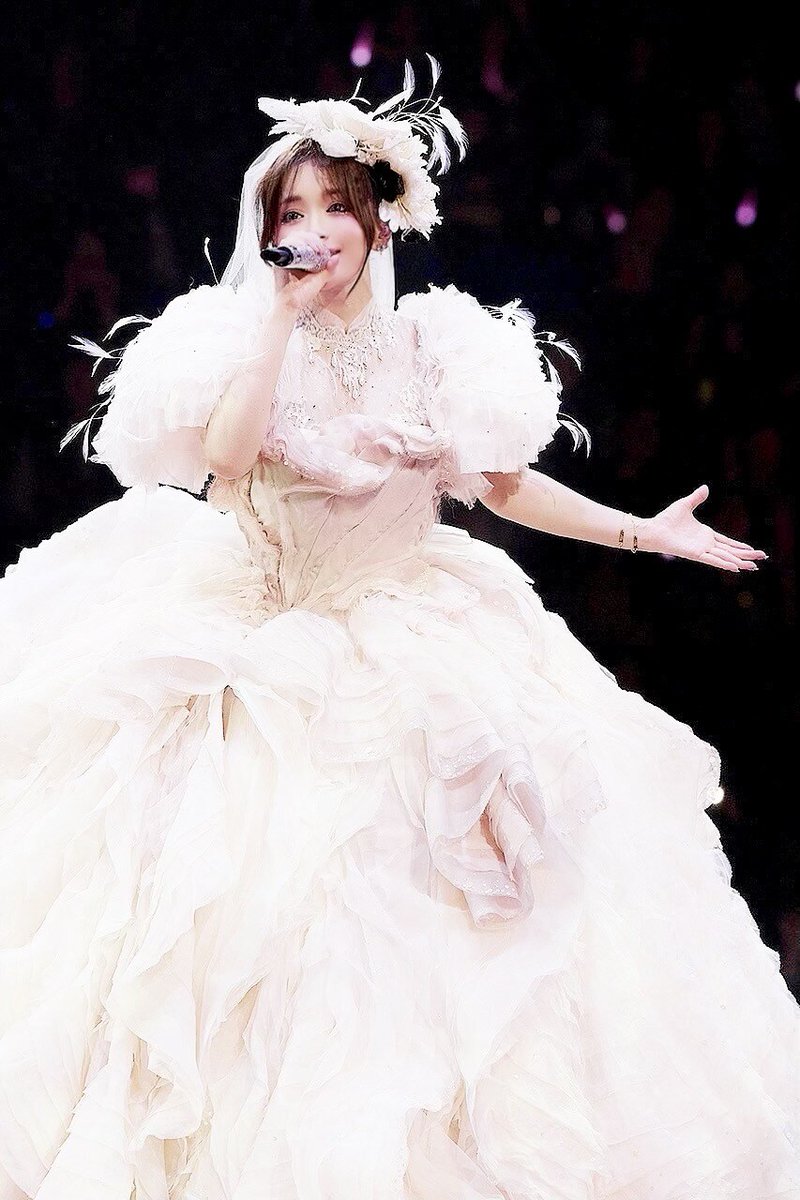 natalie_mu's tweet photo. 【ライブレポート】“アジアの歌姫”浜崎あゆみ、中国・上海でテイラー・スウィフト超えの観客動員数を記録
https://t.co/nUP2y4r4zV

#ayumihamasaki #TeamAyu https://t.co/IvvFn7IJ3c