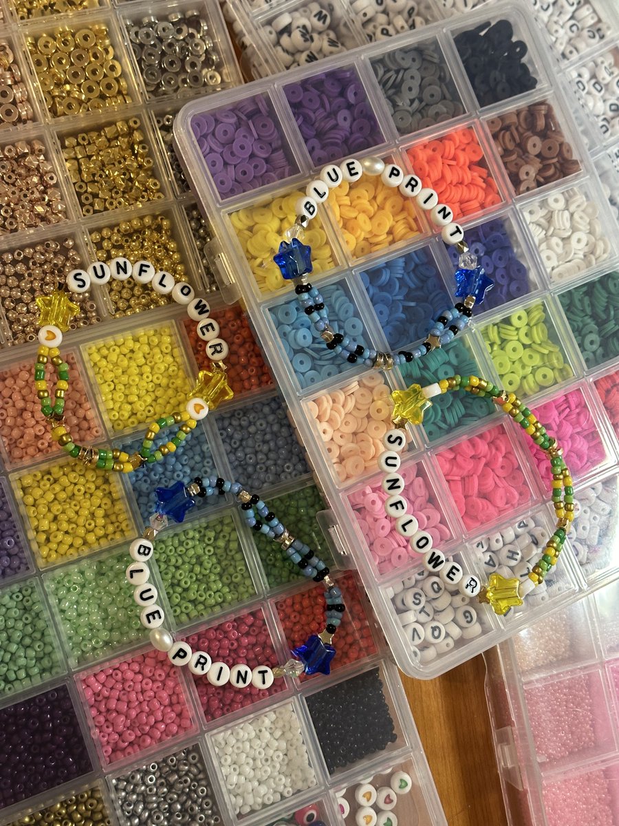 pwoojins_'s tweet photo. I made colde some friendship bracelets and gave them to him at the VIP meet &amp; greet in melbourne and he wore them the whole show 😭😭😭😭😭😭😭

#coldeontour https://t.co/IS8Lbu9pyd