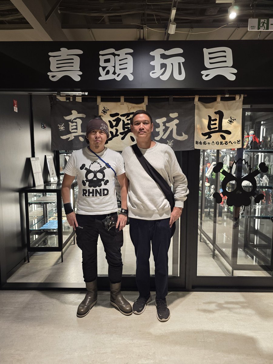 minidod's tweet photo. ☠️ RHND展 復活!初代真頭玩具 ☠️
It was a pleasure to meet Mori-san three days in a row. What a great exhibition !! ⚡️RHND⚡️
#rhnd展 #rhnd #realhead
#realxhead #リアルへッド
#hakabanogarou #墓場の画廊
#hakaba_gallery #galleryofhakaba https://t.co/6OmRL9jqHm