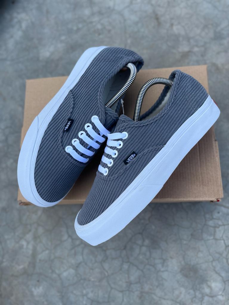 NairobiFootHub's tweet image. Which color suits you?

📌 Corduroy Vans
📌 Sizes 37-45
📌 KES. 2,500
☎️ 0722152443

📌Free delivery in CBD.

President William Ruto Kairo Ndindi Nyoro Juba Peter Ndegwa John Mbadi Treasury #FlutterconKe Somalis #RecallMegWhiteman #NiSareKabisa President Ruto
