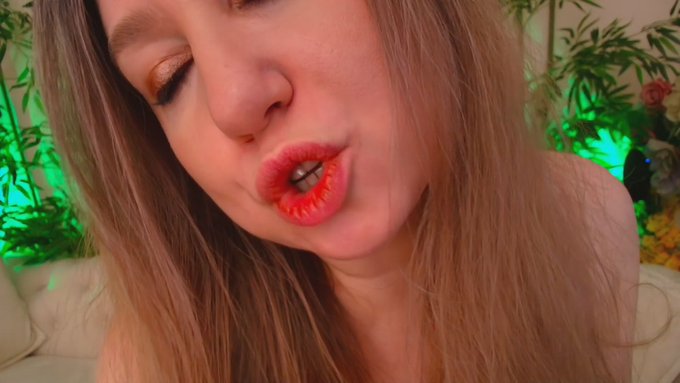 I'm online @MyFreeCams! #onmfc https://t.co/40mEsaw1nV 💚 https://t.co/psC68wmNOz<a class="tags" href="/tag/myfreecams">@myfreecams</a><a href="/tag/onmfc"class="tags">#onmfc</a>