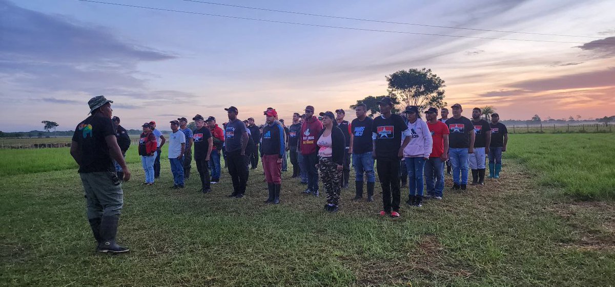 BolivarMrt4's tweet photo. Hoy Jueves #07Nov iniciamos las tareas del 4to día en la avanzada de formación integral en nuestra Escuela con la entonación de nuestro himno Tupamaro.🌟🔴⚫

#TodoElPartidoUnaEscuela 
@NicolasMaduro https://t.co/3Gtx6p6Q4k
