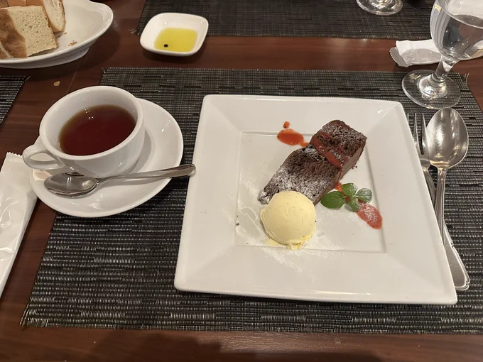 家族の奢りで大好きなお店でお誕生日ディナーしてきました〜!!大変おいしかったです!!もっとたくさん行きたい〜 