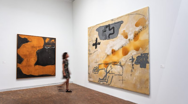 CulturalBcn's tweet photo. Un Simposi Internacional aportarà noves mirades al llegat d'Antoni Tàpies des del present, en el marc del #AnyTapies 

De 13 al 15 novembre 
Al @MuseuTapies de #Barcelona

+ informació i reserves https://t.co/tb2lNJKyDr https://t.co/4X4nFRqoZc