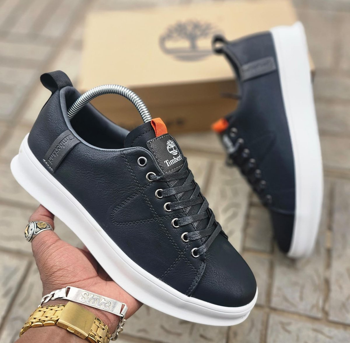 NairobiFootHub's tweet image. Nothing beats the Timberland experience

📌 Timberland Leather Casuals
📌 Sizes 40-45
📌 KES. 3,500
☎️ 0722152443

📌Free delivery in CBD.

#NiSareKabisa Juba #RecallMegWhiteman John Mbadi Ndindi Nyoro Treasury #FlutterconKe Somalis Kairo Peter Ndegwa William Ruto