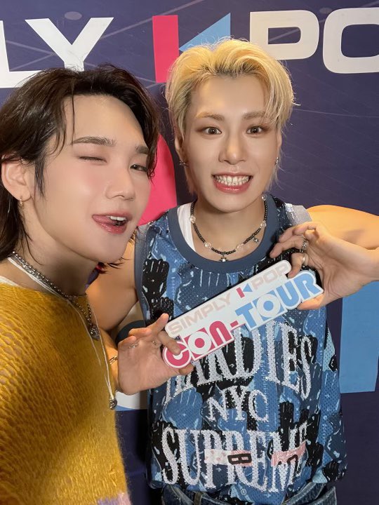 🧡켄타상균🧡한테 사랑에 빠지는 시간⏰

3…                               
2...
시간❓

1...
초‼️

심플리는 🤍켄타상균🤍 보자마자 폴인러브😘

#KENTASANGGYUN #켄타상균 
#LOVECOUNTDOWN 
#simplyCONTOUR #심플리케이팝