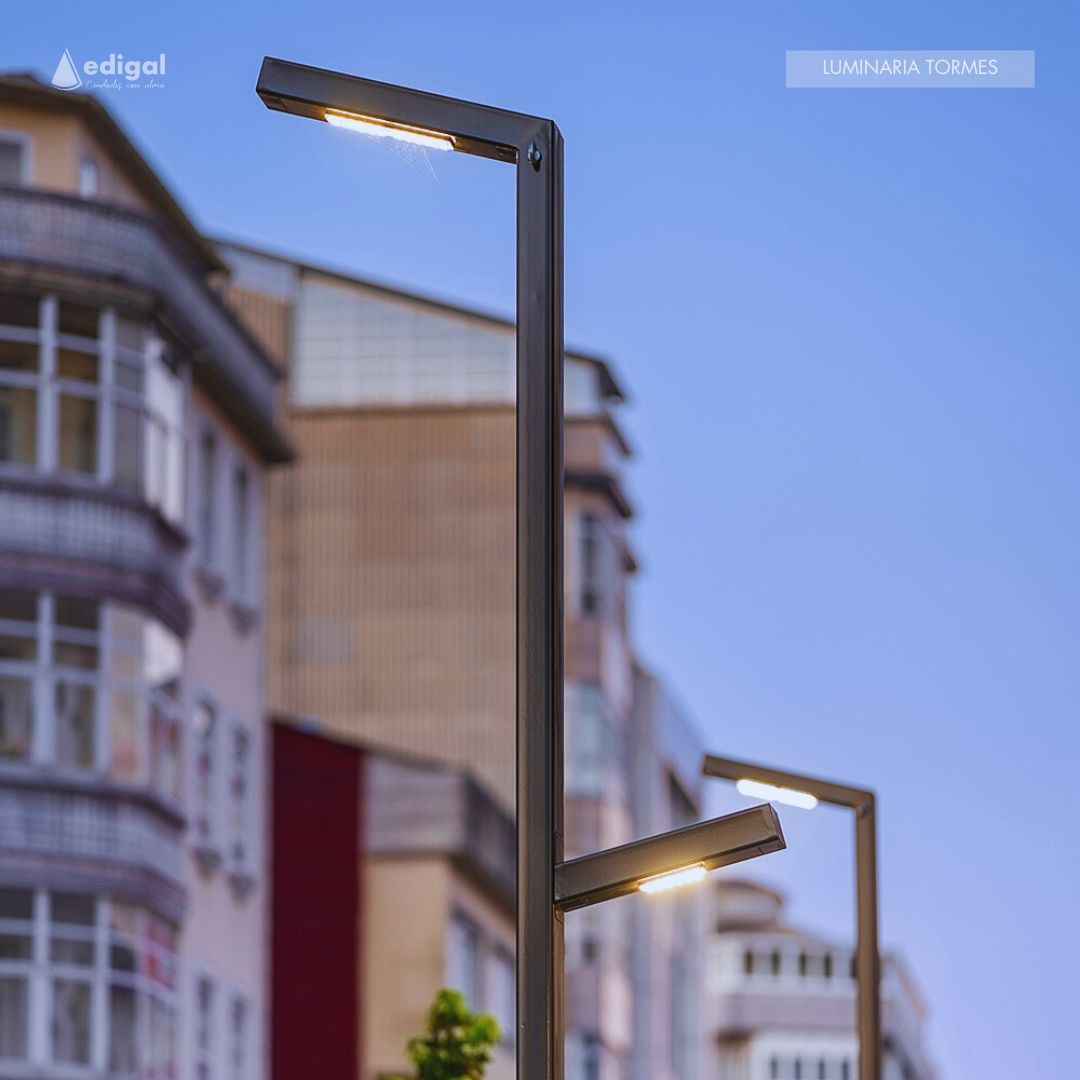 💡 Luminaria Tormes
Elegancia y funcionalidad en cada calle. Con la Luminaria Tormes, cada rincón de la ciudad se ilumina de manera eficiente, aportando una estética moderna que resalta en el paisaje urbano.
#LuminariaTormes #InnovaciónUrbana #Edigal