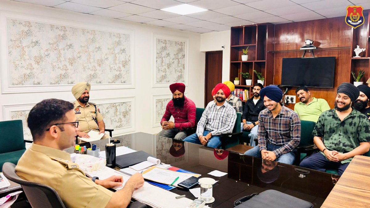 BatalaPolice's tweet image. SSP Batala organised an interactive session with local social media influencers, enhancing co-ordination with Batala Police. This dialogue provided a platform for #influencers to share insights and expertise, promoting mutual support and understanding.
#DigitalEngagement