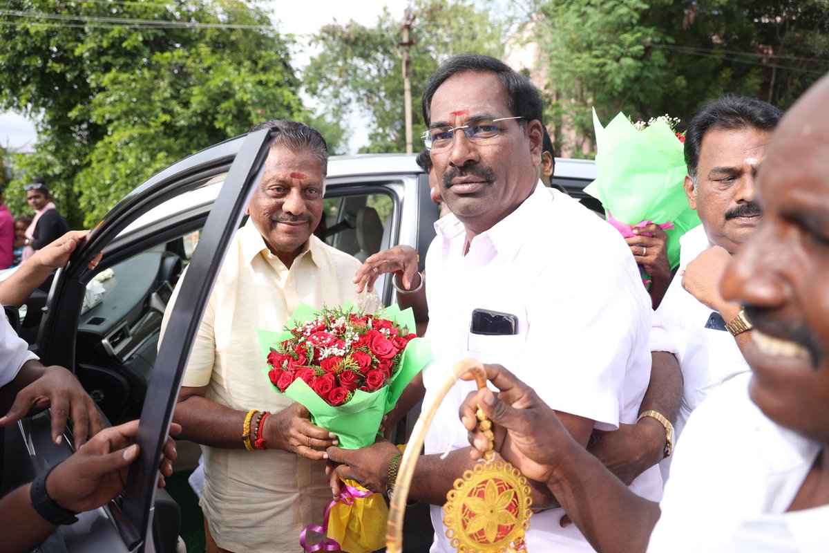 அஇஅதிமுக தொண்டர்கள் உரிமை மீட்பு குழு tweet media