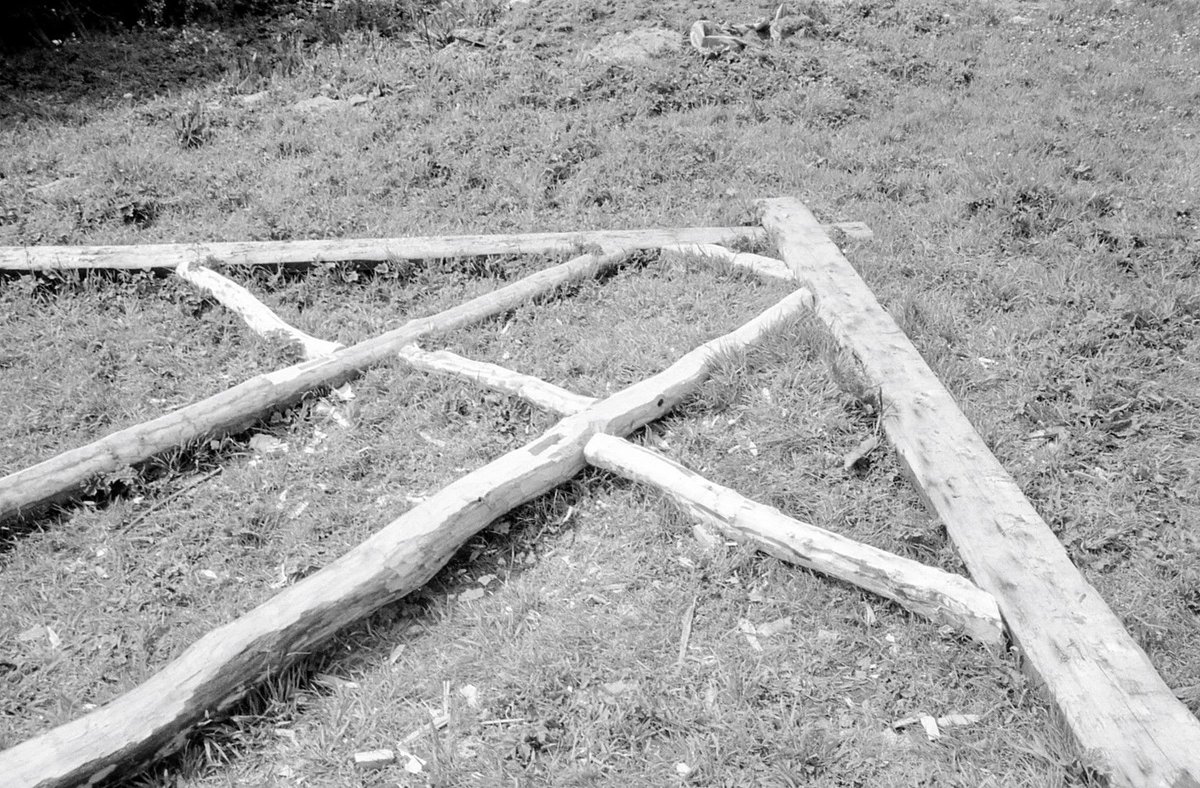 CaseWhithorn's tweet photo. This week's Throwback is the other reconstruction made on-site during the excavations. Likely learning from the previous attempt, we have some nice shots of the woodworking and construction of the structure. #TBT 1/2 https://t.co/lu5LqyJtx1