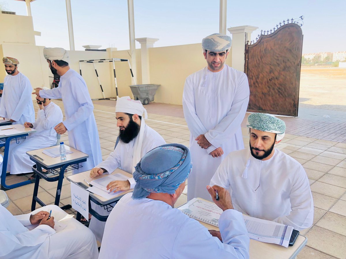 حرصا على تحقيق الشراكة والتكامل بين المعهد والبيت ، نظمت إدارة المعهد لقاء تربويا بأولياء أمور الطلاب، تم خلال اللقاء مناقشة المستوى التحصيلي والسلوكي لدى الطلاب ومشاركة ولي الأمر في إيجاد الحلول المناسبة للارتقاء بمستوى ابنه.
<a href="/sqhccsoman/">مركز السلطان قابوس العالي للثقافة والعلوم</a>