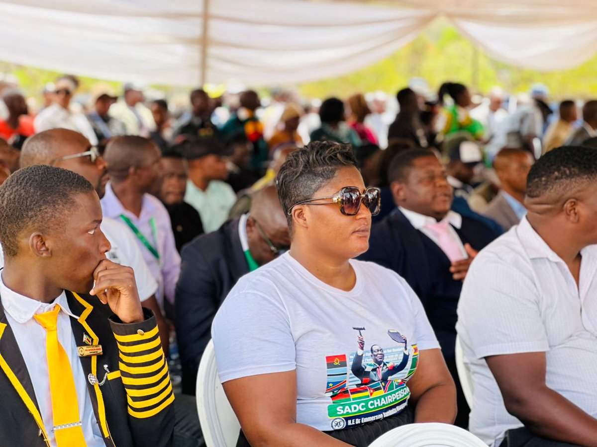 Shumbapazvese51's tweet photo. At the Magamba Vocational Training Centre, a diverse gathering of youth leaders, organizations, and students from all walks of life joined in support of our esteemed President @edmnangagwa  ’s Vision 2030. @CadreShangrila @dereckgoto @SokoCindy @TendaiChirau https://t.co/pHWZLsepx6