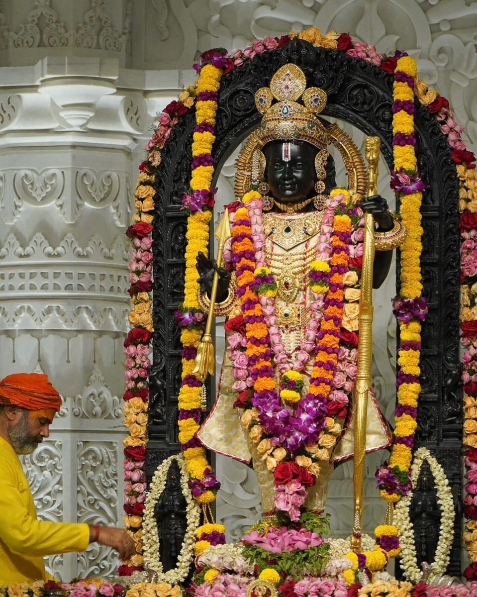 ShriAyodhya_'s tweet image. प्रतिपल भगवान में स्मृति लगे रहना ही सब साधनाओं का फल है।

                      !! “ जय श्री राम ” !!