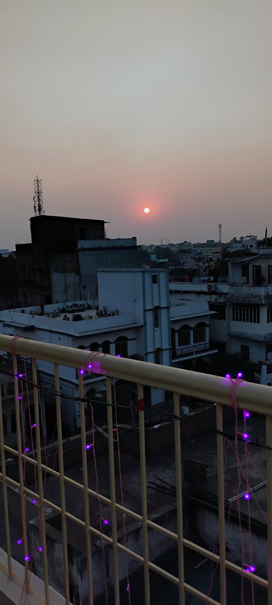 ranjan_gyan2708's tweet image. शुभ संध्या दोस्तों ⭐🌉 

राधे राधे 🙏🙏 
.

#TejRan #DevoleenaBhattacharjee