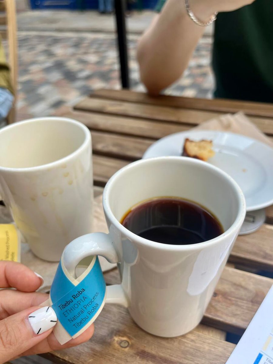 kiseffy's tweet image. I start my day with my favorite breakfast - tea and cake.☕️🥪☕️