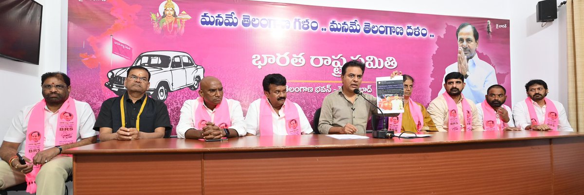 BRSparty's tweet photo. 🔹 నిజానికి కేసు పెట్టాలంటే మేఘా కంపెనీ మీద పెట్టాలె. కృష్ణా రెడ్డి మీద ఏసీబీ మీద కేసు పెట్టే దమ్ముందా రేవంత్ రెడ్డి

🔹 రాఘవ కంపెనీ, మేఘా కంపెనీలకు కేకులు కేసినట్లు ఇచ్చిన పనులకు సంబంధించి కేసులు పెట్టాలె

🔹 రూ. 50 లక్షల బ్యాగుతో దొరికిన రేవంత్ రెడ్డి పై 8 ఏళ్లుగా ఎలాంటి చర్యలు లేవు

🔹 మేము బ్రాండ్ ఇమేజ్‌ను క్రియేట్ చేస్తే నువ్వు బ్యాడ్ ఇమేజ్ చేస్తున్నావు

🔹 విశ్వనగరం ఇమేజ్ లేకుండా చేస్తే పెట్టుబడులు వస్తాయా?

🔹 కేసు పెడితే పెట్టు. హైదరాబాద్‌ను అంతర్జాతీయంగా పేరు తెచ్చినందుకు పెడతావా?

🔹 లక్షల కోట్లు పెట్టుబడులు తెచ్చినందుకా? బెంగళూరు కన్నా ఐటీ ఎగుమతులను పెంచినందుకా? ఇక్కడి యువతకు ఉద్యోగాలు కల్పించినందుకా? ఎందుకు కేసు పెడతావు

🔹 నువ్వు ఎన్ని అటెన్షన్ డైవర్షన్లు చేసిన మేము నీ హామీలపై పోరాటం చేస్తూనే ఉంటాం

🔹 ఇవ్వాళ ఓ పేపర్‌లో టార్గెట్ కేటీఆర్ అని రాశారు. కానీ ప్రభుత్వం ఇచ్చిన హమీలపై కదా వాళ్ల టార్గెట్ ఉండాల్సింది

🔹 కేసు పెడితే పెట్టుకో. రెండు నెలలు జైల్లో ఉండ�� మంచిగా యోగా చేసుకొని ట్రిమ్‌గా వస్తా. ఆ తర్వాత పాదయాత్ర చేస్తా

🔹 రేవంత్ రెడ్డి కనీసం తెలుసుకో. హైదరాబాద్ బ్రాండ్ ఇమేజ్‌ను దెబ్బ తియ్యకు

🔹 ఈ సన్నాసి ఎవరు చెప్పినా సరే వినటం లేదు. ఏం చేసుకుంటావో చేసుకో

🔹 రోజుకో రకంగా ప్రచారం చేస్తున్నందుకే మొత్తంగా ఏం జరిగిందో నేనే ప్రజలకు చెబుతున్నా

🔹 కాంగ్రెస్, బీజేపీ ఒక్కటై బీఆర్ఎస్‌ను ఖతం చేయాలని రాజ్ భవన్‌లో ప్రయత్నం చేశారు

🔹 అయినా స��ే నేను దేనికైనా రెడీగా ఉన్నాను. ప్రజల తరపున పోరాటం కొనసాగుతూనే ఉంటుంది