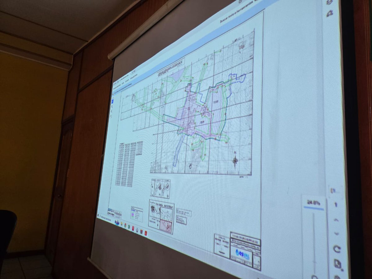 📸 Iniciamos la jornada compartiendo registro del equipo #SiSS de #Valparaíso reunido en Mesa Técnica con alcalde de <a href="/Muni_SanEsteban/">Muni San Esteban</a>, DOM, SECPLA, Subdere y <a href="/SaludSsrv/">SEREMI de Salud Región Valparaíso</a> para abordar problemas en el servicio de alcantarillado en villas de la comuna de #SanEsteban 💧✅