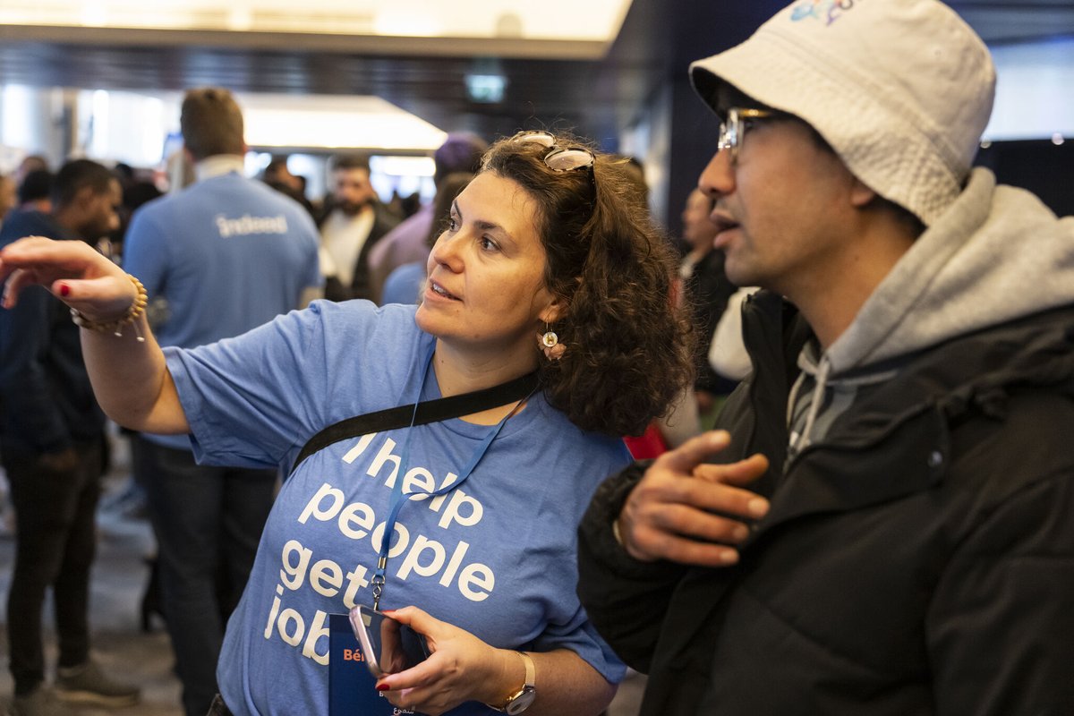 Kodiko (@kodikofr) on Twitter photo Ce mardi, nous étions au <a href="/StadeFrance/">Stade de France</a> pour participer à un Salon de l’emploi dédié aux professionnels #réfugiés organisé par @Indeed, <a href="/TentOrg/">Tent Partnership for Refugees</a> France et <a href="/UNHCRfrance/">Le HCR en France</a>, qui a permis à des centaines de candidats de rencontrer une 30aine d'entreprises. Plus de 900 entretiens réalisés Ce mardi, nous étions au <a href="/StadeFrance/">Stade de France</a> pour participer à un Salon de l’emploi dédié aux professionnels #réfugiés organisé par @Indeed, <a href="/TentOrg/">Tent Partnership for Refugees</a> France et <a href="/UNHCRfrance/">Le HCR en France</a>, qui a permis à des centaines de candidats de rencontrer une 30aine d'entreprises. Plus de 900 entretiens réalisés
