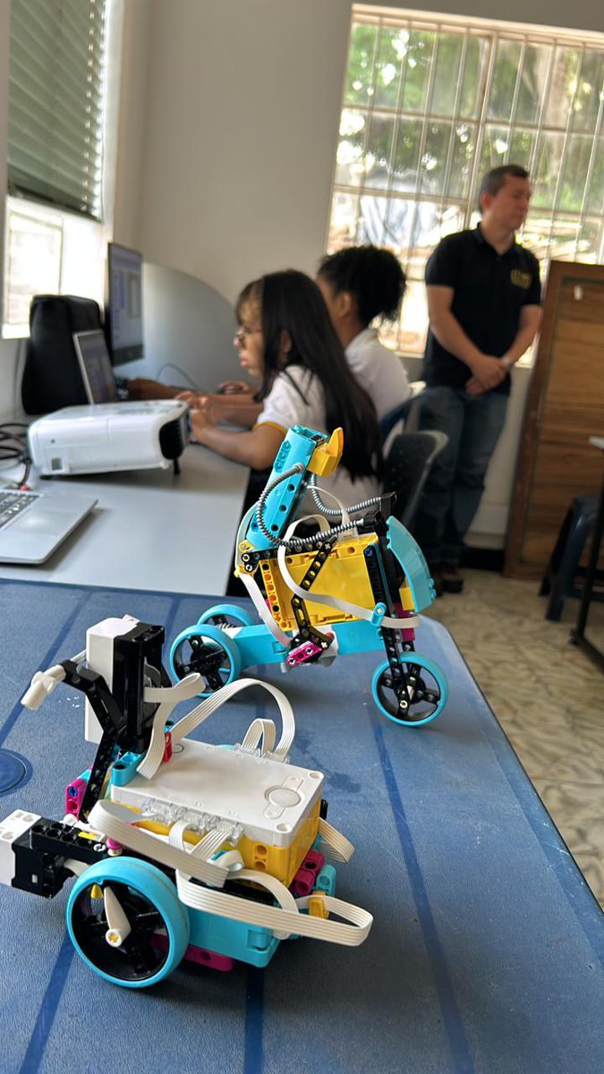 Yenny Isabel Ortega Plaza (@orte38360yennyi) on Twitter photo #SISSUZCSUR CEAD Santander de Quilichao Escuela ECBTI, Cátedra Social Solidaria - Robótica I.E Francisco José de Caldas - Promoviendo pensamiento computacional <a href="/ElOIRdelaRegion/">El OIR de las Regiones UNAD</a> #SISSUZCSUR CEAD Santander de Quilichao Escuela ECBTI, Cátedra Social Solidaria - Robótica I.E Francisco José de Caldas - Promoviendo pensamiento computacional <a href="/ElOIRdelaRegion/">El OIR de las Regiones UNAD</a>