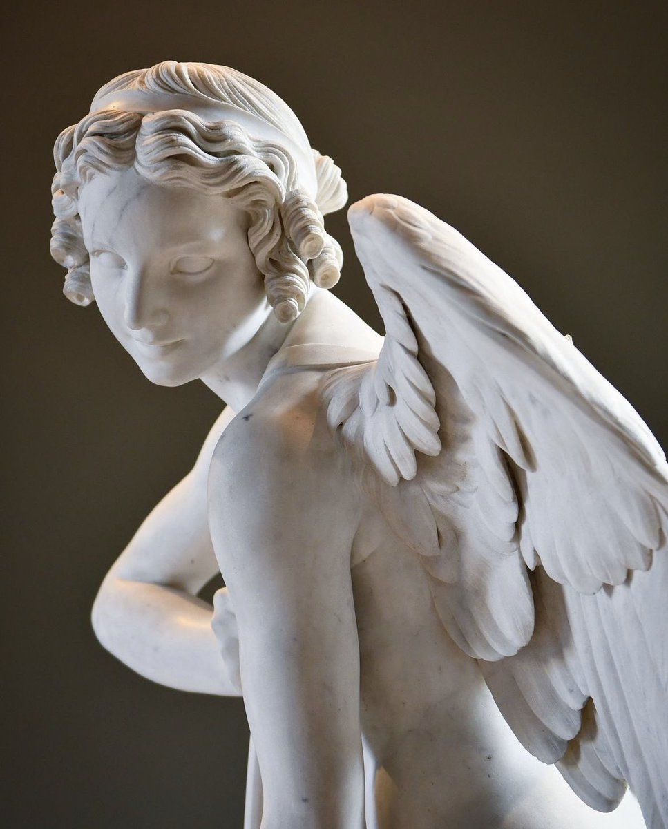 MuseeLouvre's tweet image. 🇫🇷 Aujourd’hui, intéressons-nous à cette sculpture de Bouchardon. 🔍
-
🏹 L'Amour, déjà adolescent, a dérobé les armes de Mars et la massue d'Hercule. Fier d'avoir désarmé ces deux divinités redoutables, il rit malignement et se taille un arc dans la massue, dont il éprouve…