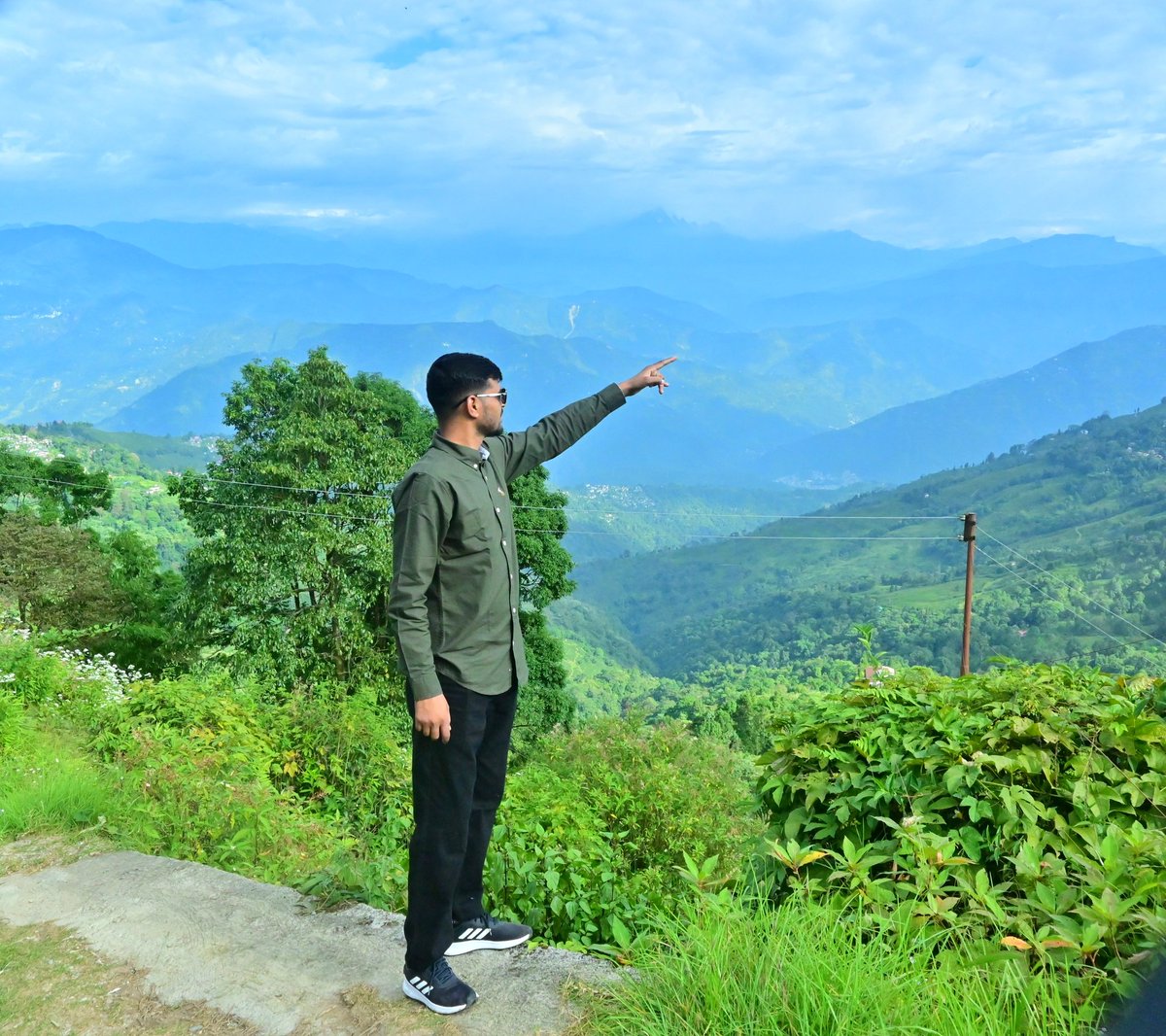 Mahendra__09's tweet photo. Tea garden #Darjeeling 🏔️🌱❤️ https://t.co/VRZAHahDqZ
