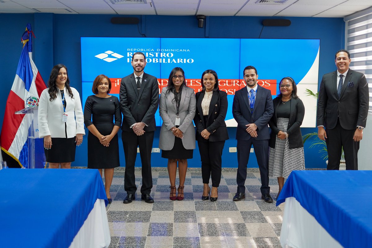 rinmobiliariord's tweet photo. [1/2] El Registro Inmobiliario (RI) seleccionó y juramentó a los nuevos registradores de títulos para diferentes localidades del país, con lo que se busca optimizar las operaciones inmobiliarias y fortalecer las garantías que https://t.co/TbcHLrKDIB