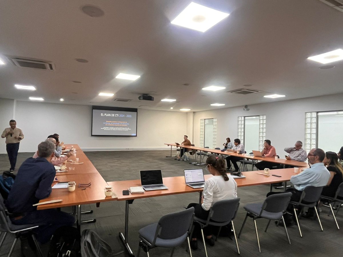 ➡️Hoy estamos conversando con el Distrito de CTeI de Medellín(Secretaría de Desarrollo Económico y Secretaría de Medio Ambiente) sobre Economía circular, para entender reglas regulativas, cognitivas y normas de comportamiento para lograr transiciones en la ciudad. <a href="/cta_co/">CTA</a>